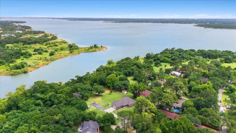 Property Photo of 6512 Crooked Lane, Flower Mound 75022 – Home for Sale in Flower Mound