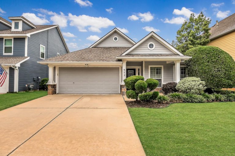 Property Photo of 913 Honeysuckle, Grapevine 76051 – Home for Sale in Grapevine