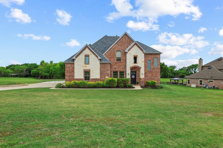 Property Photo of 107 Whispering Winds Drive, Gunter 75058 – Home for Sale in Gunter