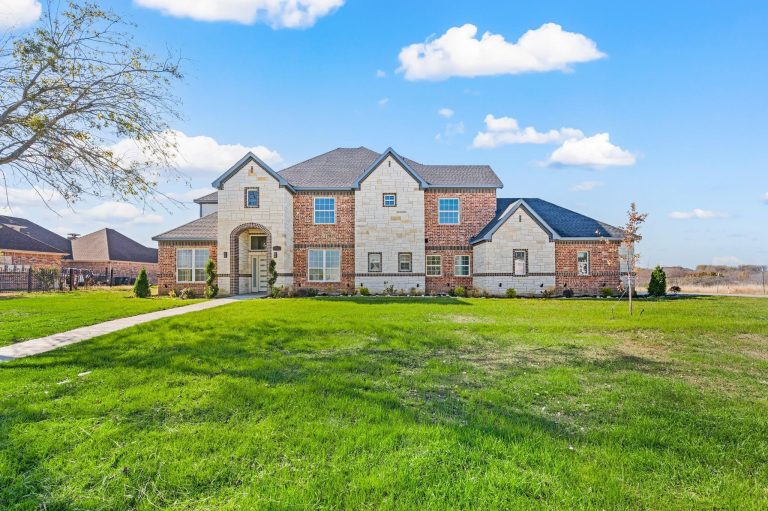 Property Photo of 828 Mallard Pointe Drive, Grand Prairie 75104 – Home for Sale in Grand Prairie