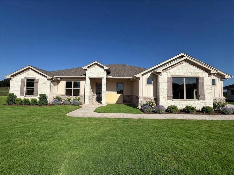 Property Photo of 101 Eagle Court, Glen Rose 76077 – Home for Sale in Glen Rose