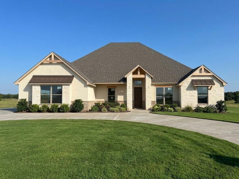 Property Photo of 107 Eagle Court, Glen Rose 76077 – Home for Sale in Glen Rose