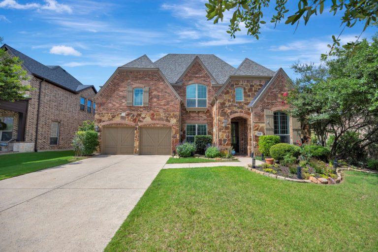 Property Photo of 944 Highpoint Way, Roanoke 76262 – Home for Sale in Roanoke