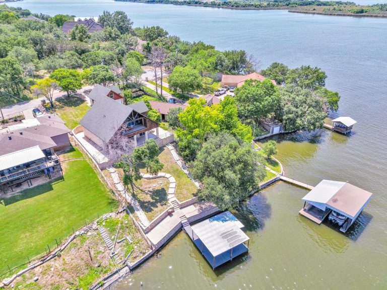 Property Photo of 6107 Grande Cove Court, Granbury 76049 – Home for Sale in Granbury