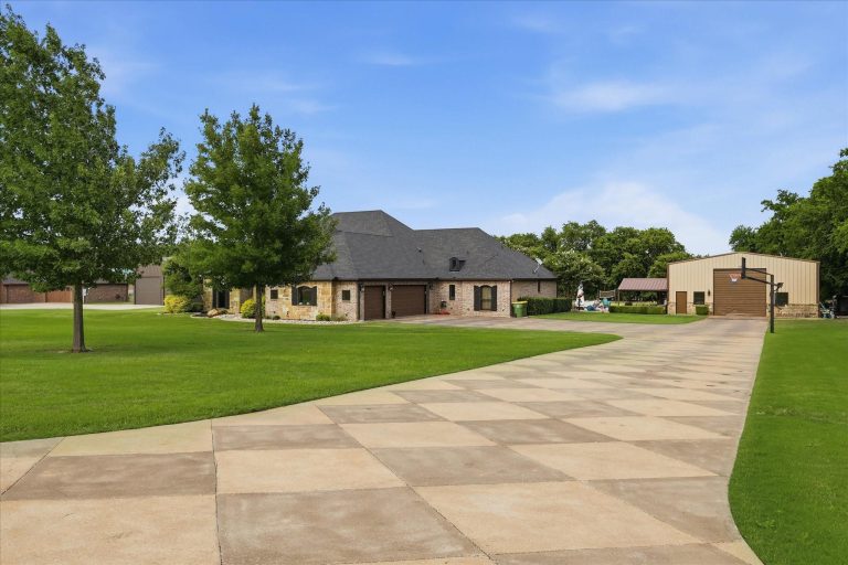 Property Photo of 7000 Hunnington Drive, Sanger 76266 – Home for Sale in Sanger