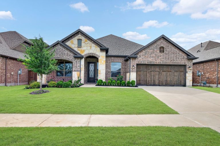 Property Photo of 8124 Pecan Oak Lane, McKinney 75071 – Home for Sale in McKinney