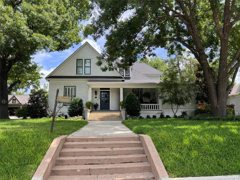 Property Photo of 1026 W Main Street – Home for Sale in Texas