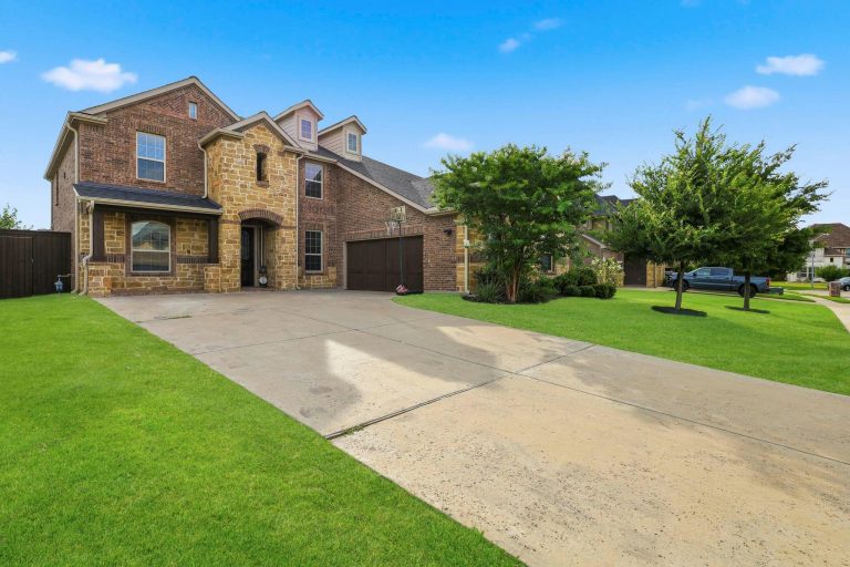 Property Photo of 3301 Stone Canyon Drive, Mansfield 76063 – Home for Sale in Mansfield