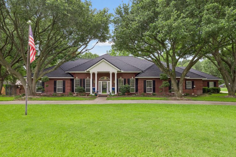 Property Photo of 400 Timberlake Drive, Azle 76020 – Home for Sale in Azle
