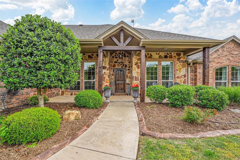 Property Photo of 120 Kristin Drive – Home for Sale in Texas