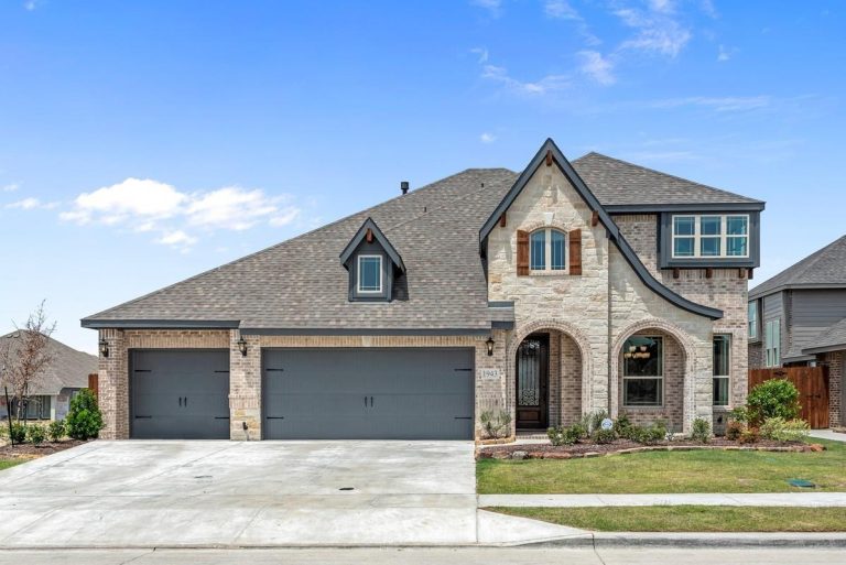 Property Photo of 1943 Silverleaf Drive, Glenn Heights 75154 – Home for Sale in Glenn Heights