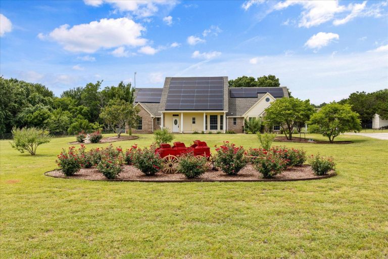 Property Photo of 900 Hickey Court, Granbury 76049 – Home for Sale in Granbury