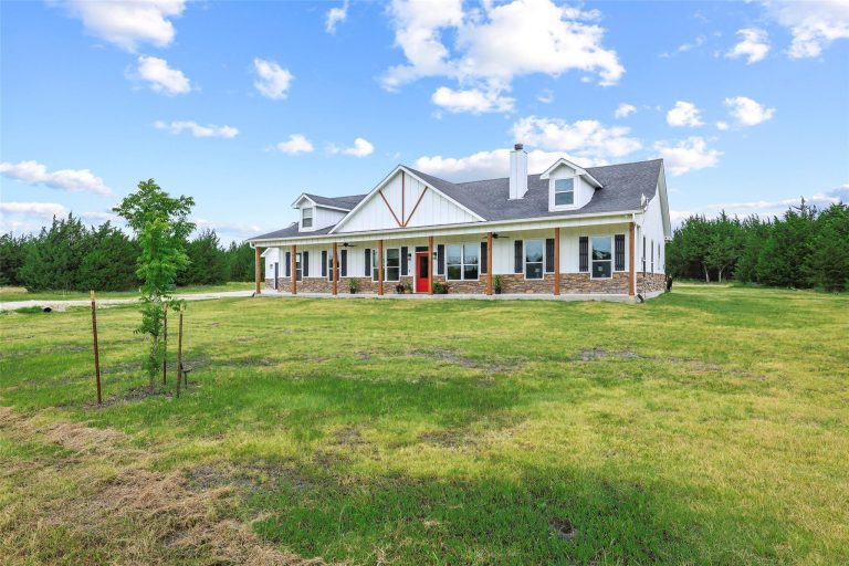 Property Photo of 5464 County Road 1120 – Home for Sale in Texas