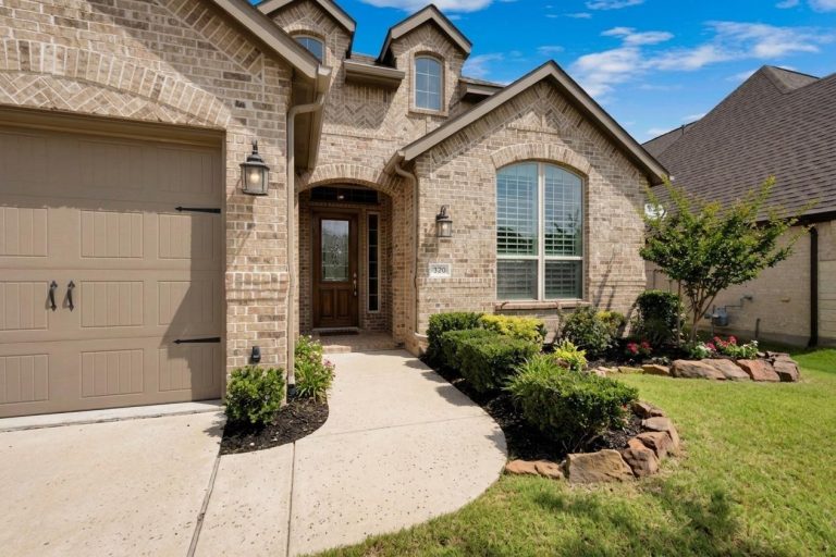 Property Photo of 921 Hubbard Creek Trail – Home for Sale in Texas