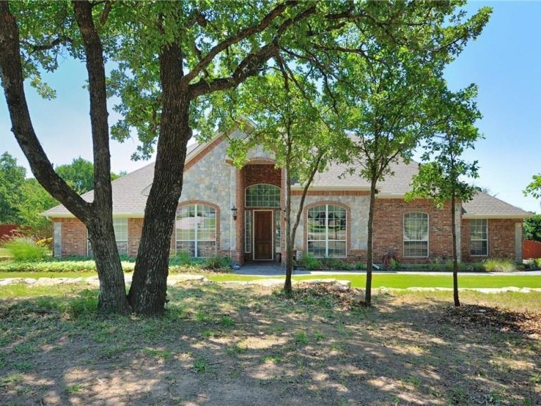 Property Photo of 109 Overton Ridge Circle, Weatherford 76088 – Home for Sale in Weatherford