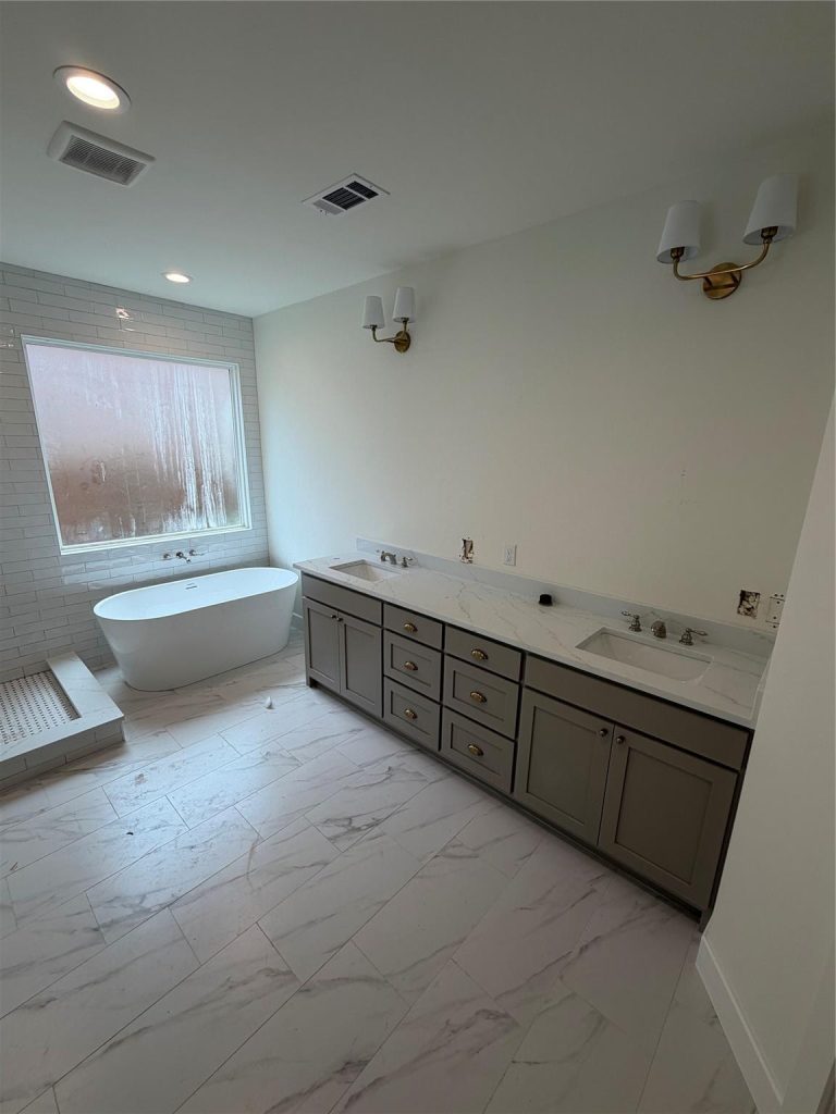 Property Photo of 2908 Woodhaven Drive, Grapevine 76051 – Home for Sale in Grapevine
