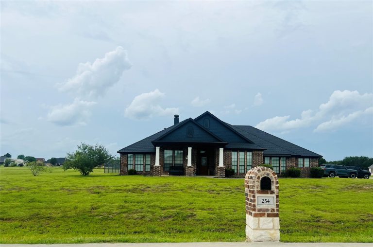 Property Photo of 254 McKinley Lane, Royse City 75189 – Home for Sale in Royse City