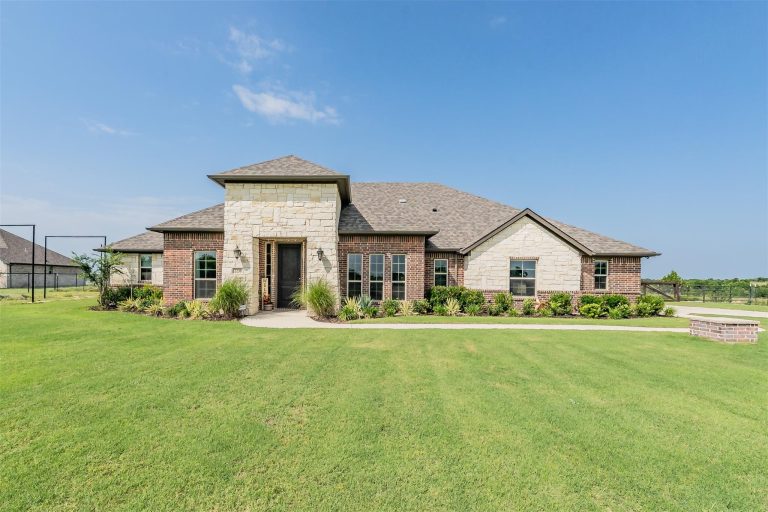Property Photo of 2230 County Road 2360, Decatur 76234 – Home for Sale in Decatur