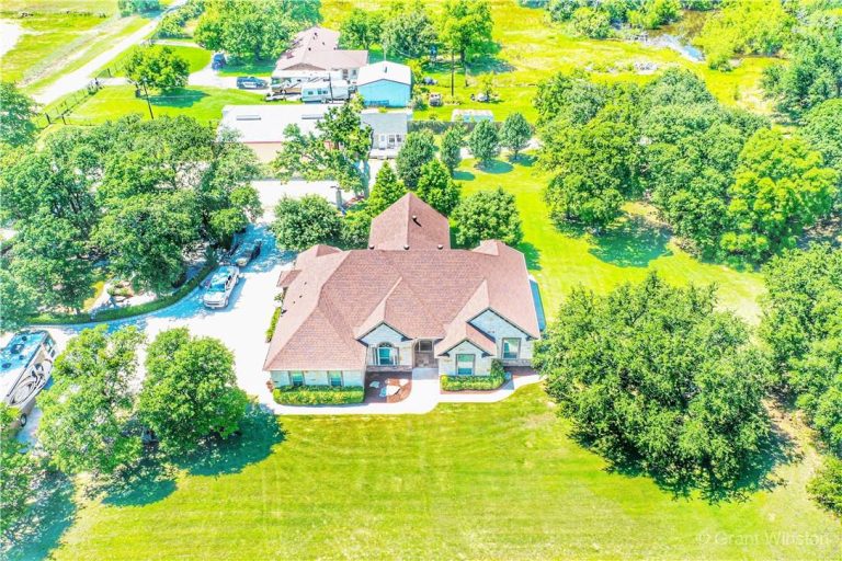Property Photo of 101 Windsong Lane, Tolar 76476 – Home for Sale in Tolar