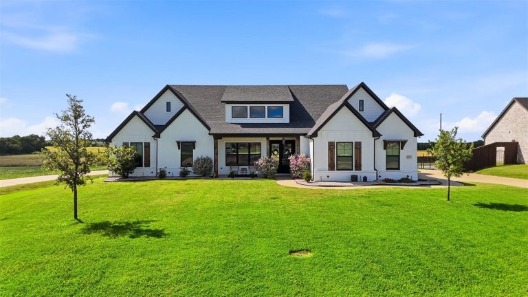 Property Photo of 870 Dove Meadow Trail, Waxahachie 75167 – Home for Sale in Waxahachie