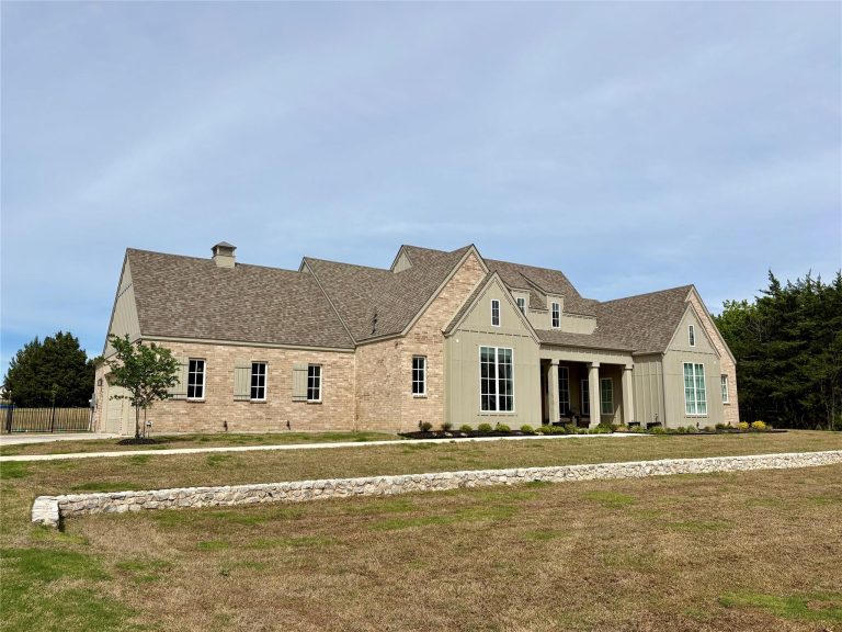 Property Photo of 425 Abagail Lane, Van Alstyne 75495 – Home for Sale in Van Alstyne