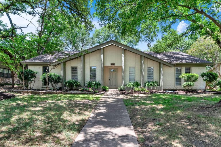 Property Photo of 428 Shady Brook Drive, Richardson 75080 – Home for Sale in Richardson