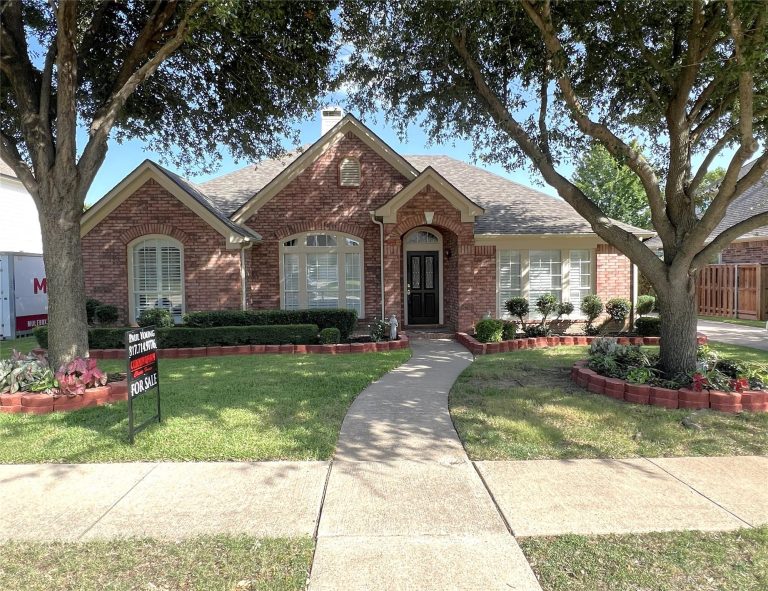 Property Photo of 926 Creekbend Drive, Keller 76248 – Home for Sale in Keller