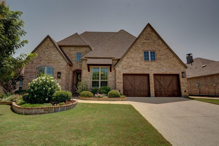 Property Photo of 1004 W Bluff Way, Roanoke 76262 – Home for Sale in Roanoke