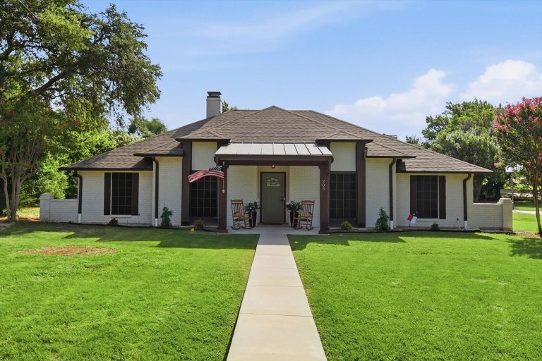 Property Photo of 205 N Forest Lane, Double Oak 75077 – Home for Sale in Double Oak