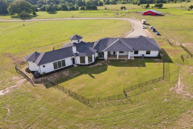 Property Photo of 975 Vz County Road 3510, Wills Point 75169 – Home for Sale in Wills Point