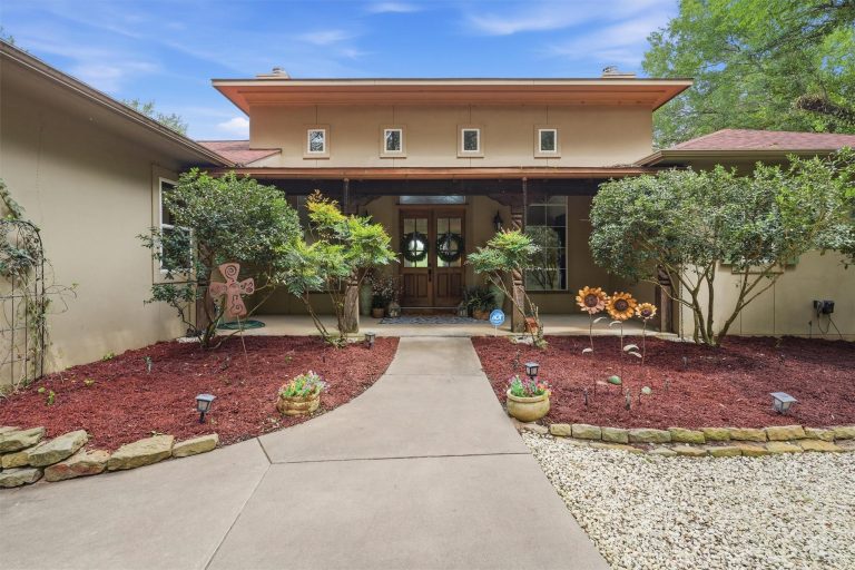 Property Photo of 6710 Westover Drive, Granbury 76049 – Home for Sale in Granbury