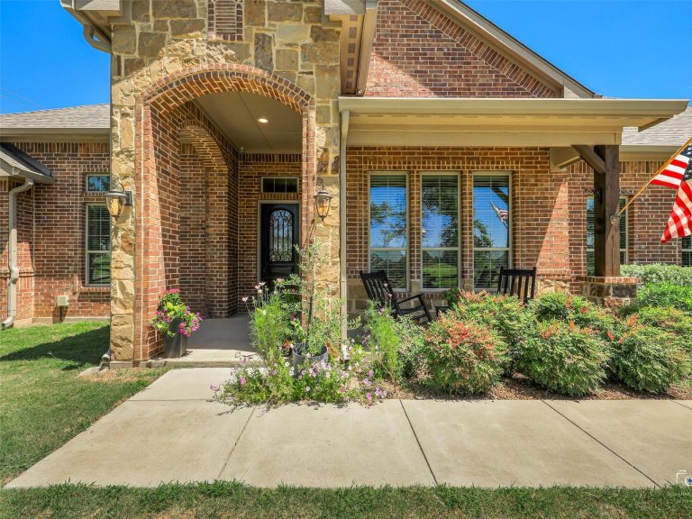 Property Photo of 101 Sandlin Court, Springtown 76082 – Home for Sale in Springtown