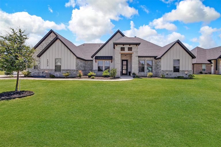 Property Photo of 1313 Green Ridge Road, Weatherford 76085 – Home for Sale in Weatherford