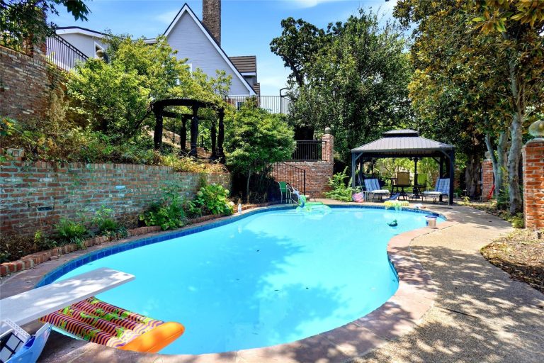 Property Photo of 2011 Ridgemont Court, Arlington 76012 – Home for Sale in Arlington