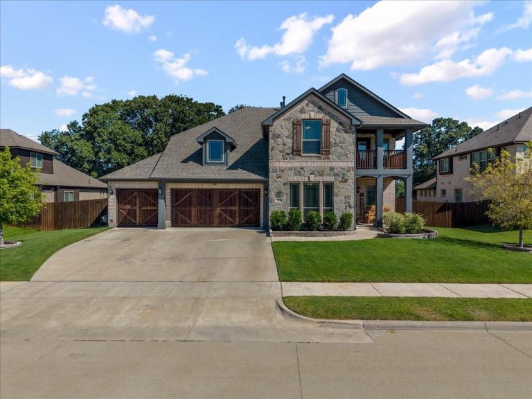 Property Photo of 2200 Simpson Lane, Mansfield 76063 – Home for Sale in Mansfield