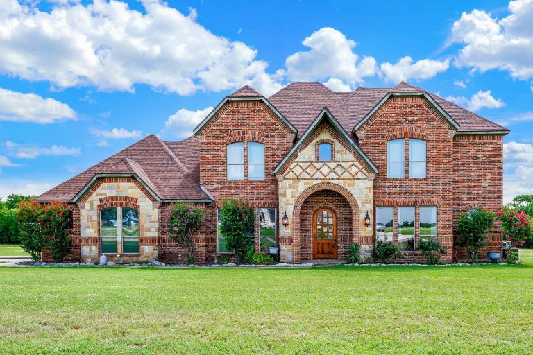 Property Photo of 1132 Shadow Lakes Drive, Wills Point 75169 – Home for Sale in Wills Point