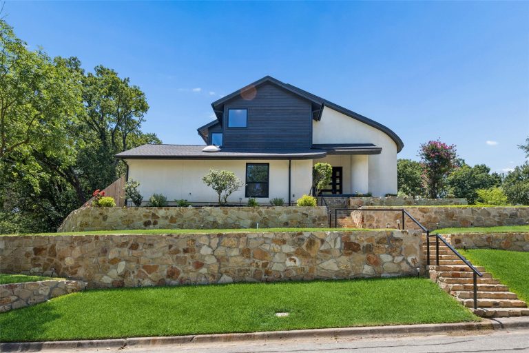 Property Photo of 2401 Chimney Hill Drive, Arlington 76012 – Home for Sale in Arlington