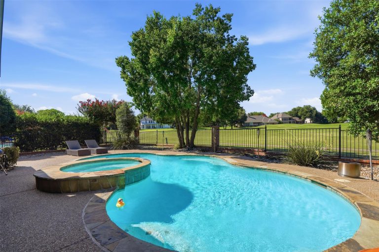 Property Photo of 902 Riviera Drive, Mansfield 76063 – Home for Sale in Mansfield