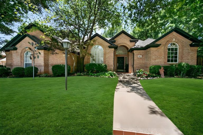 Property Photo of 8337 Thornhill Drive, North Richland Hills 76182 – Home for Sale in North Richland Hills