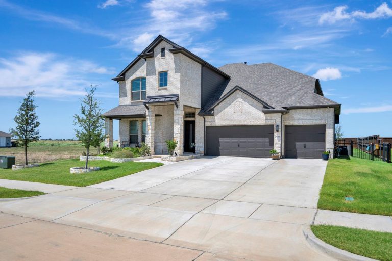 Property Photo of 4204 Hacienda Parkway, Joshua 76058 – Home for Sale in Joshua