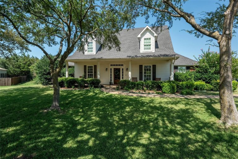 Property Photo of 4020 Zachs Court, Midlothian 76065 – Home for Sale in Midlothian