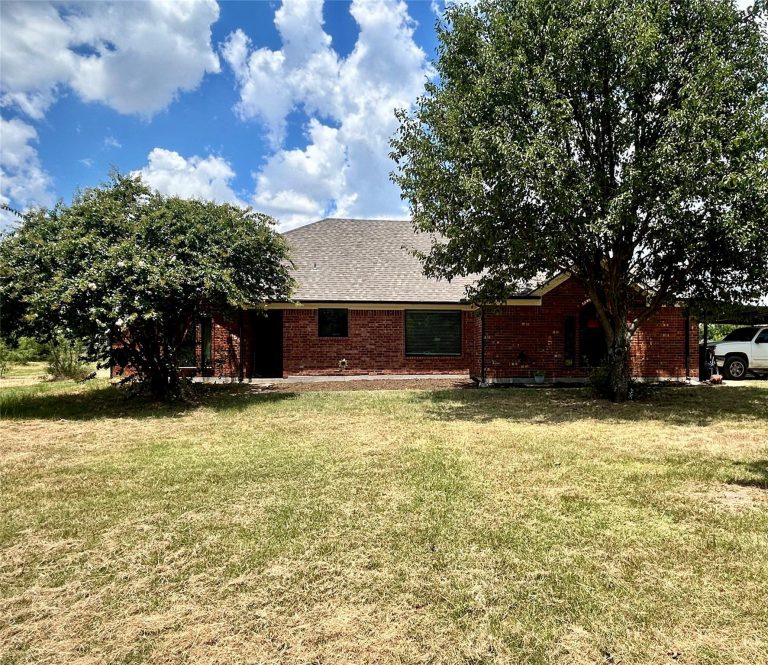 Property Photo of 8525 County Road 528, Burleson 76028 – Home for Sale in Burleson