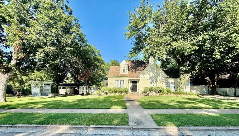 Property Photo of 704 N College Street, McKinney 75069 – Home for Sale in McKinney