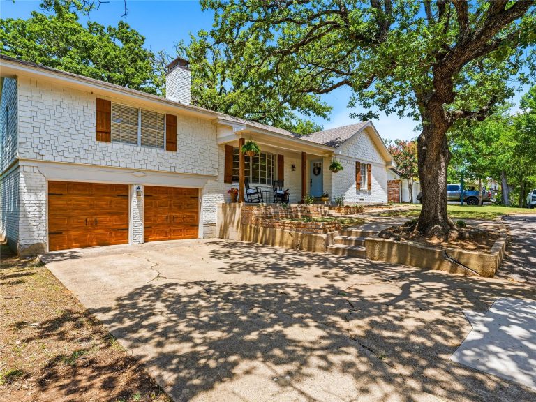 Property Photo of 109 Oaktree Drive, Highland Village 75077 – Home for Sale in Highland Village