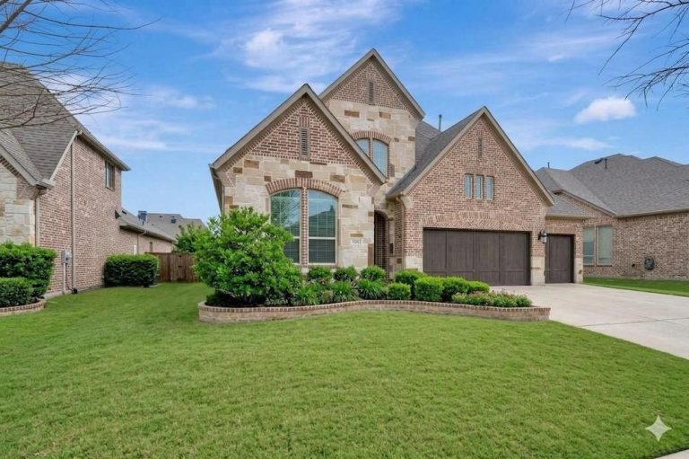 Property Photo of 1052 Highpoint Way, Roanoke 76262 – Home for Sale in Roanoke