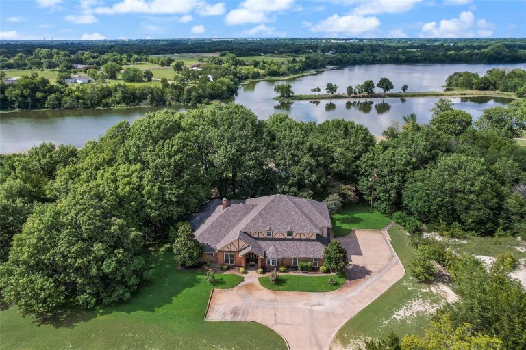 Property Photo of 235 Taylor Road, Waxahachie 75165 – Home for Sale in Waxahachie