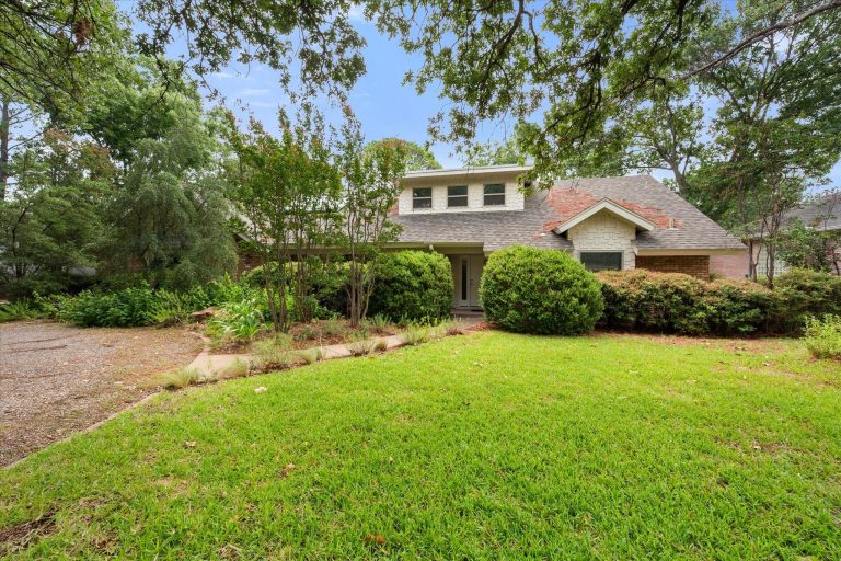 Property Photo of 623 N Bowen Road, Arlington 76012 – Home for Sale in Arlington