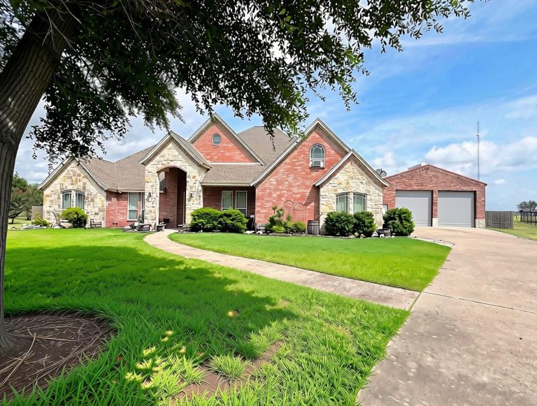 Property Photo of 429 Rugged Drive, Red Oak 75154 – Home for Sale in Red Oak