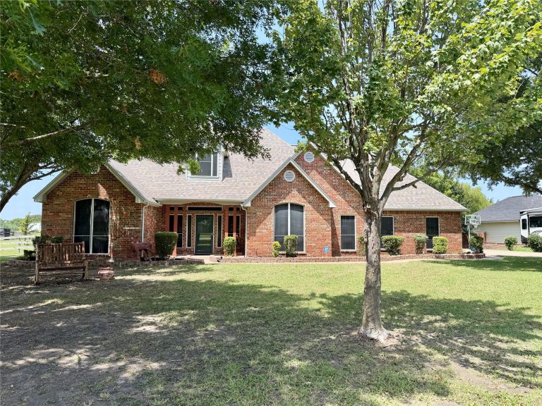 Property Photo of 7830 Mavis Avenue, Waxahachie 75167 – Home for Sale in Waxahachie