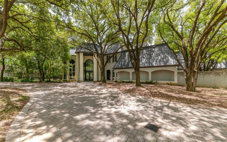 Property Photo of 2420 Lincoln Drive, Arlington 76006 – Home for Sale in Arlington